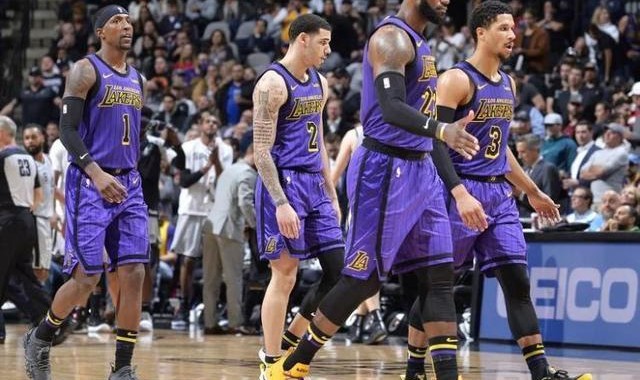  詹姆斯狂砍三双领衔湖人逆转战胜掘金