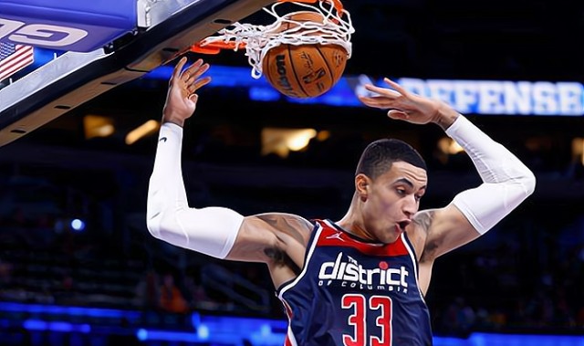  布伦森关键罚球尼克斯险胜步行者守住东部第六  