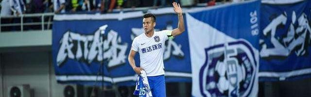  兰斯定位球战术屡建奇功，高中锋头球梅开二度主宰比赛