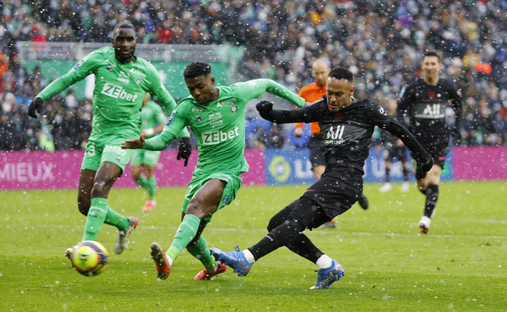  巴黎圣日耳曼新帅首秀开门红 法甲首轮三球完胜  