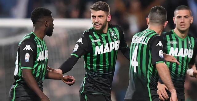  萨索洛进攻多点开花，四比一横扫陷入困境对手  