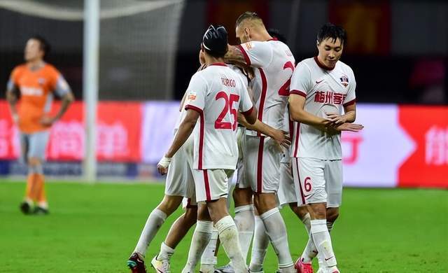  奥格斯堡定位球战术显威，头球制胜拿下宝贵三分