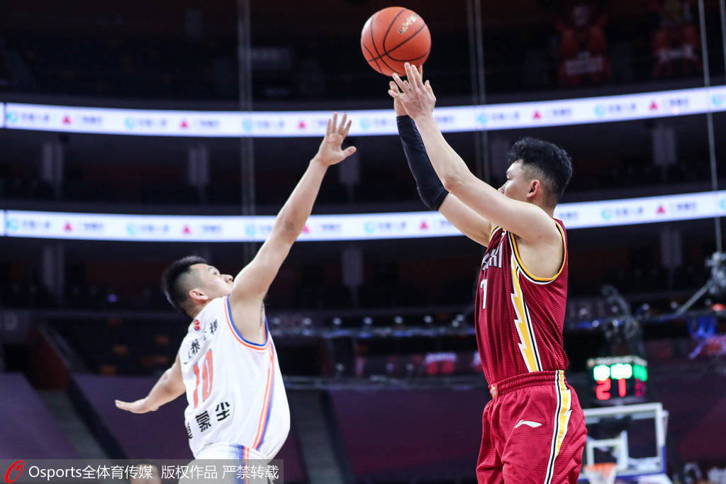  库里三分雨浇灭国王季后赛希望渐渺茫