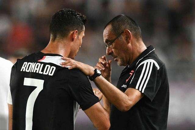  尤文图斯前锋把握机会，单刀赴会锁定胜局时刻